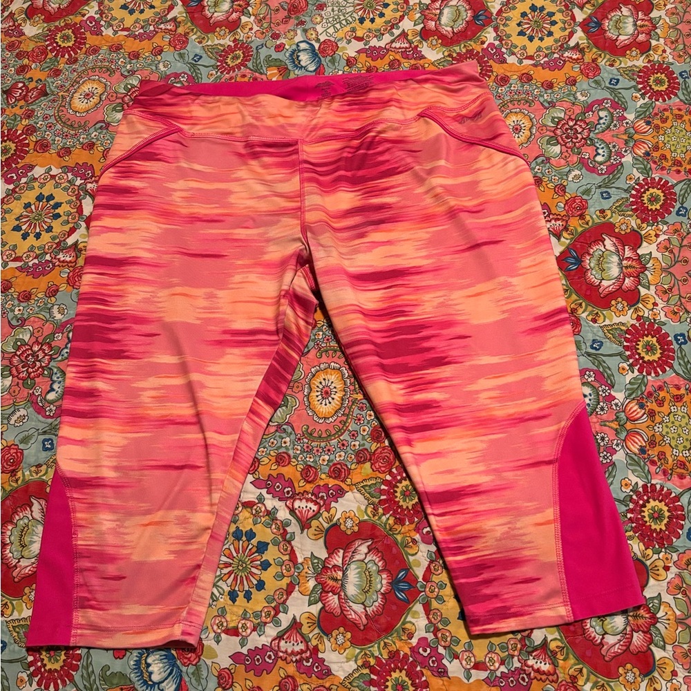 Avía Vibrant Pink and Orange Workout Capri Leggings